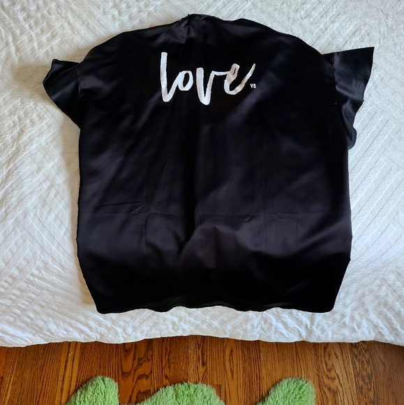 VICTORIA'S SECRET ☆ SATIN ROBE - NWT - Picture 1 of 6